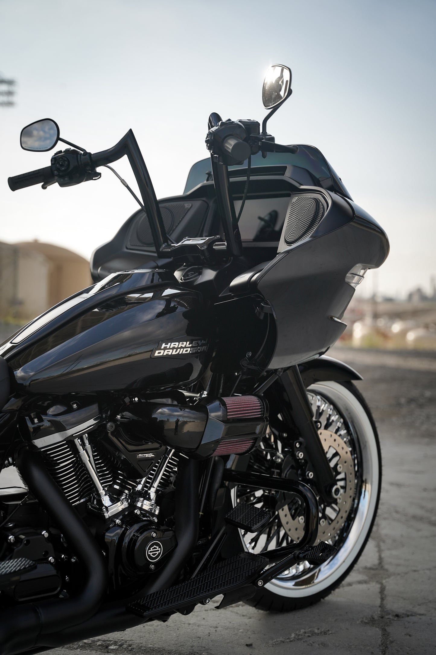 2024 Smooth Lip With Black Twisted Spokes