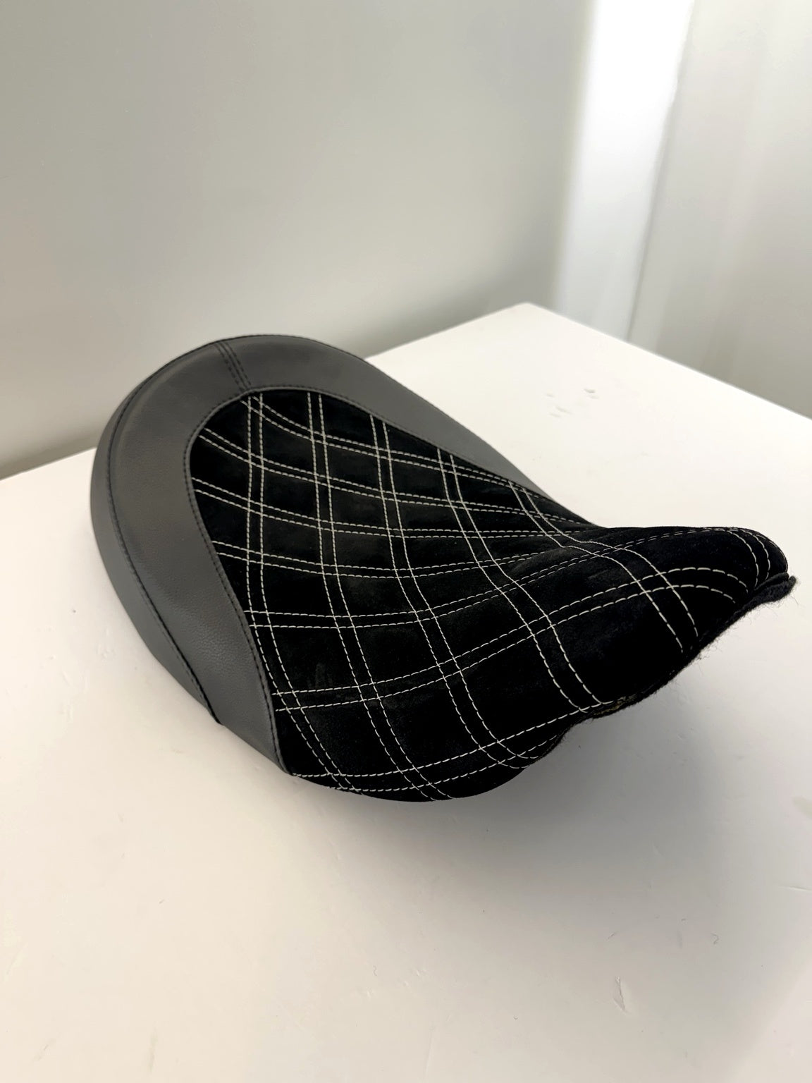 Custom Black Diamond Stitch Solo Seat – Harley Touring 2008-2023